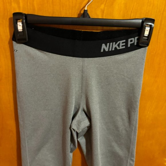Nike Pro Dri-Fit Ladies’ Capri‎ Leggings - Size S - Picture 3 of 11